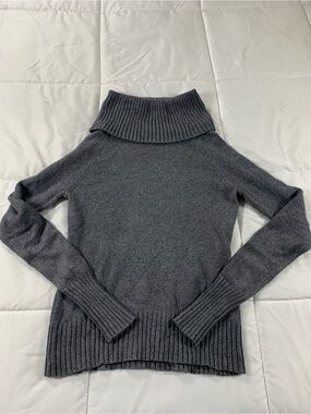 Pre loved GAP turtleneck womens size M